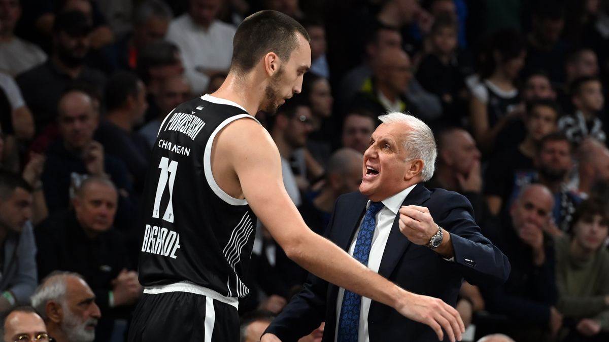 Aleksej Pokuševski i Željko Obradović na utakmici Partizana