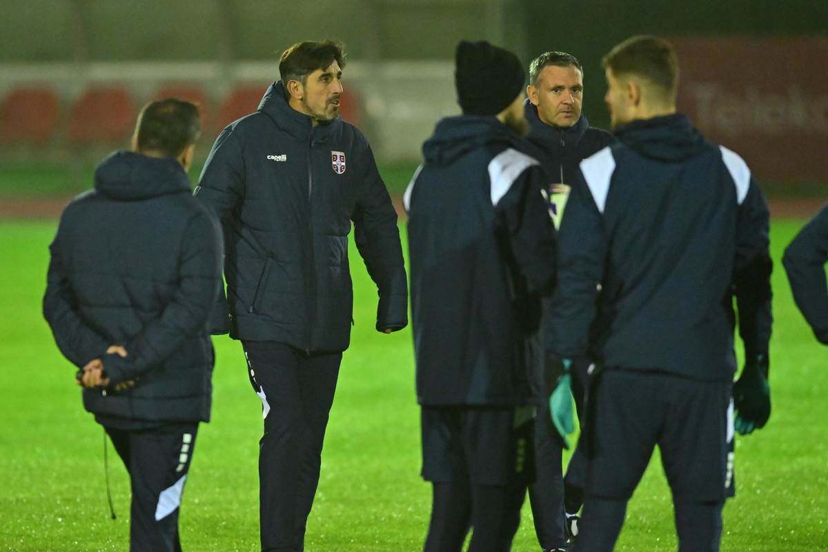 Prvi trening Veljka Paunovića 2.JPG