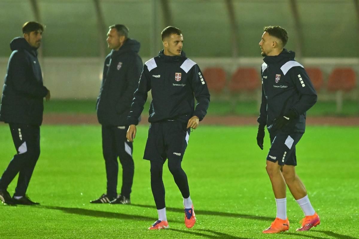 Prvi trening Veljka Paunovića 3.JPG