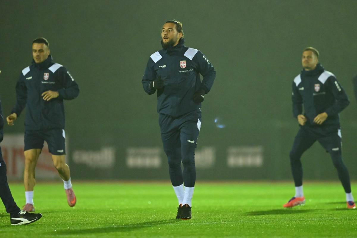 Prvi trening Veljka Paunovića 5.JPG