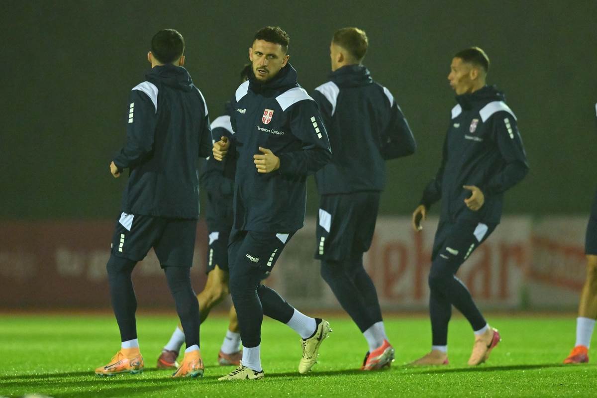 Prvi trening Veljka Paunovića 7.JPG