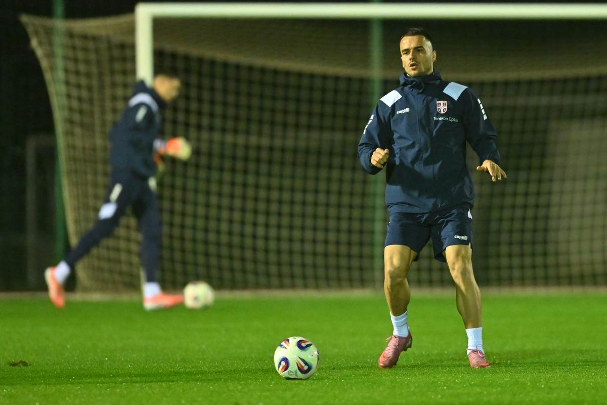 Prvi trening Veljka Paunovića 10.JPG