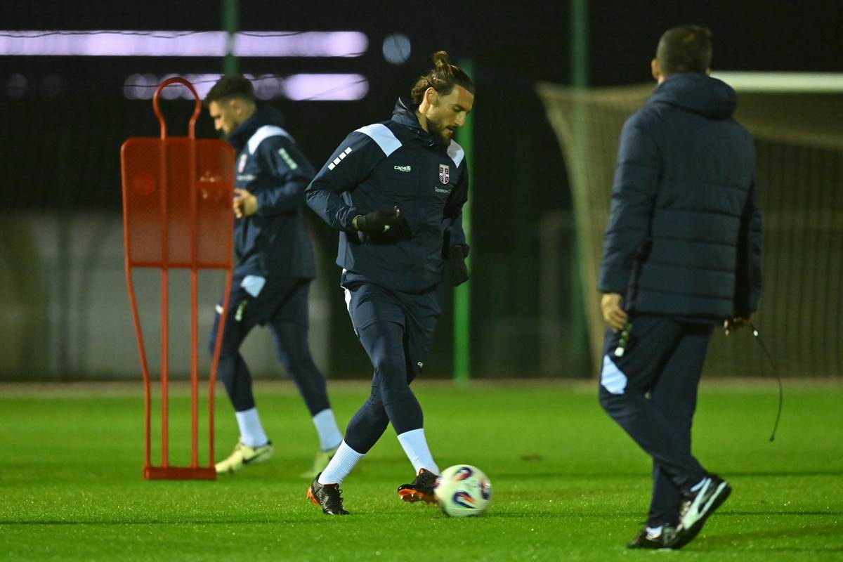 Prvi trening Veljka Paunovića 11.JPG