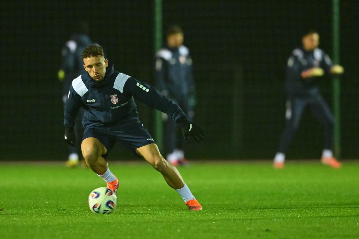 Prvi trening Veljka Paunovića 12.JPG