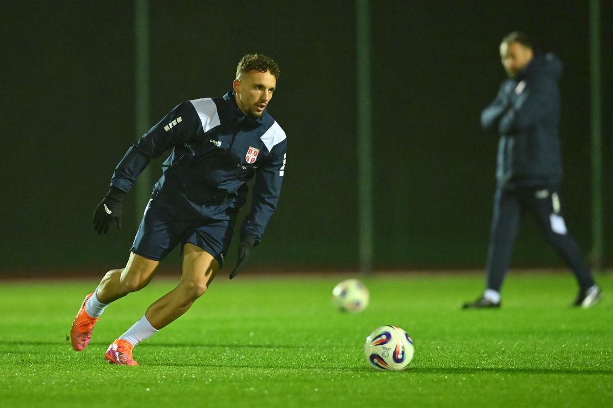 Prvi trening Veljka Paunovića 15.JPG