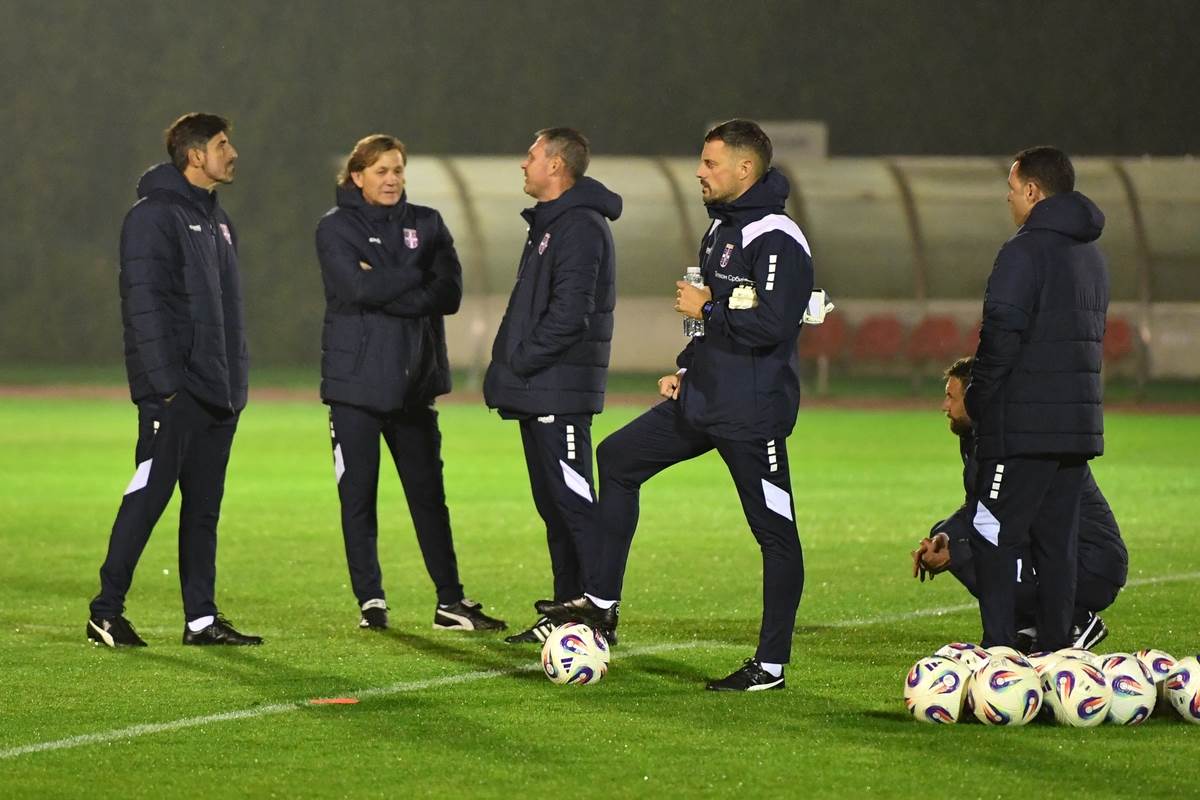 Prvi trening Veljka Paunovića 19.JPG