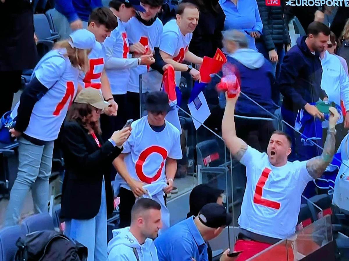 Voja, Novakov navijač (4).jpg