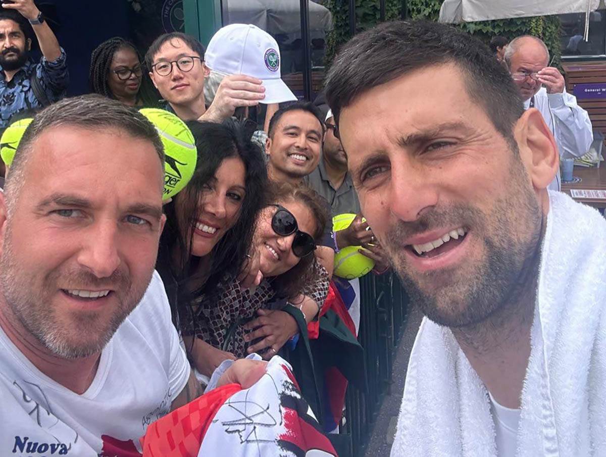 Voja, Novakov navijač (1).jpg