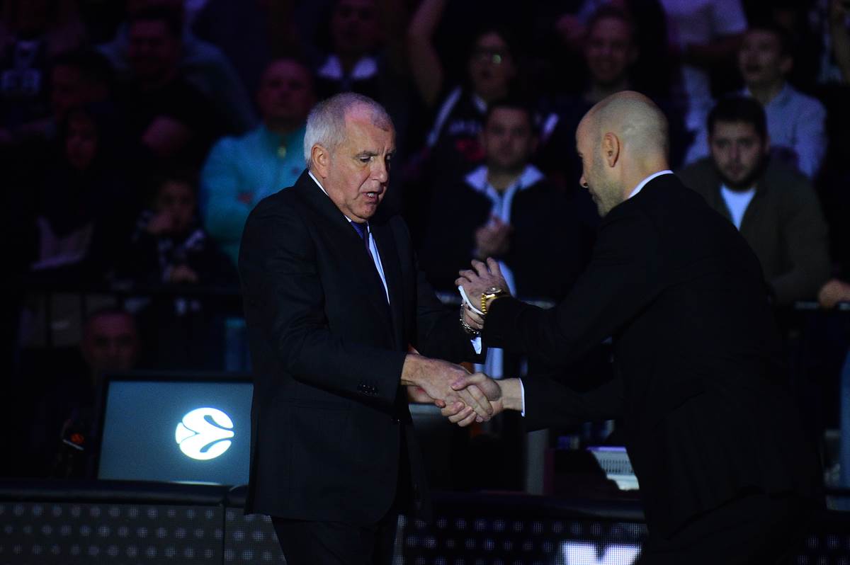 Vasilis Spanulis i Željko Obradović se pozdravljaju pred Partizan Monako