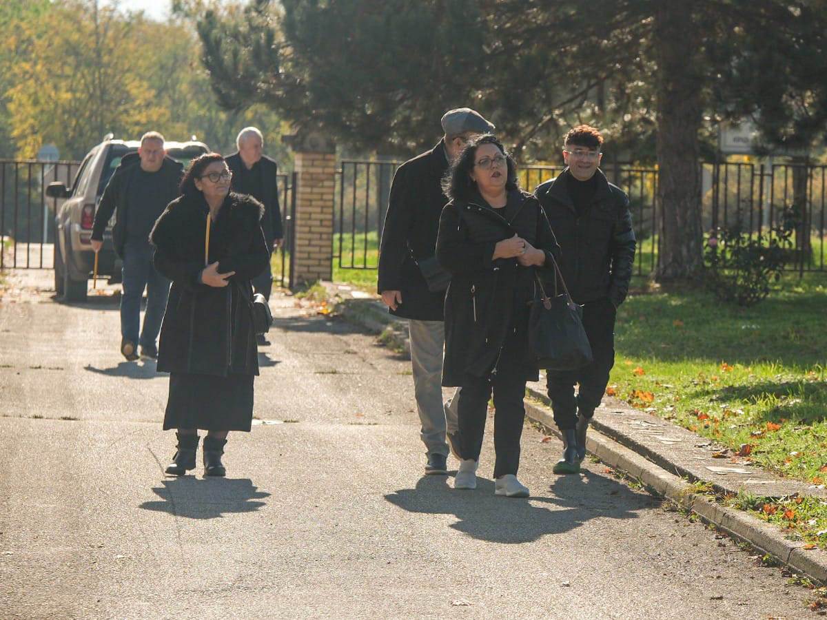 Marija Šerifović Verica i Danijel stižu na sahranu (3) copy.jpg