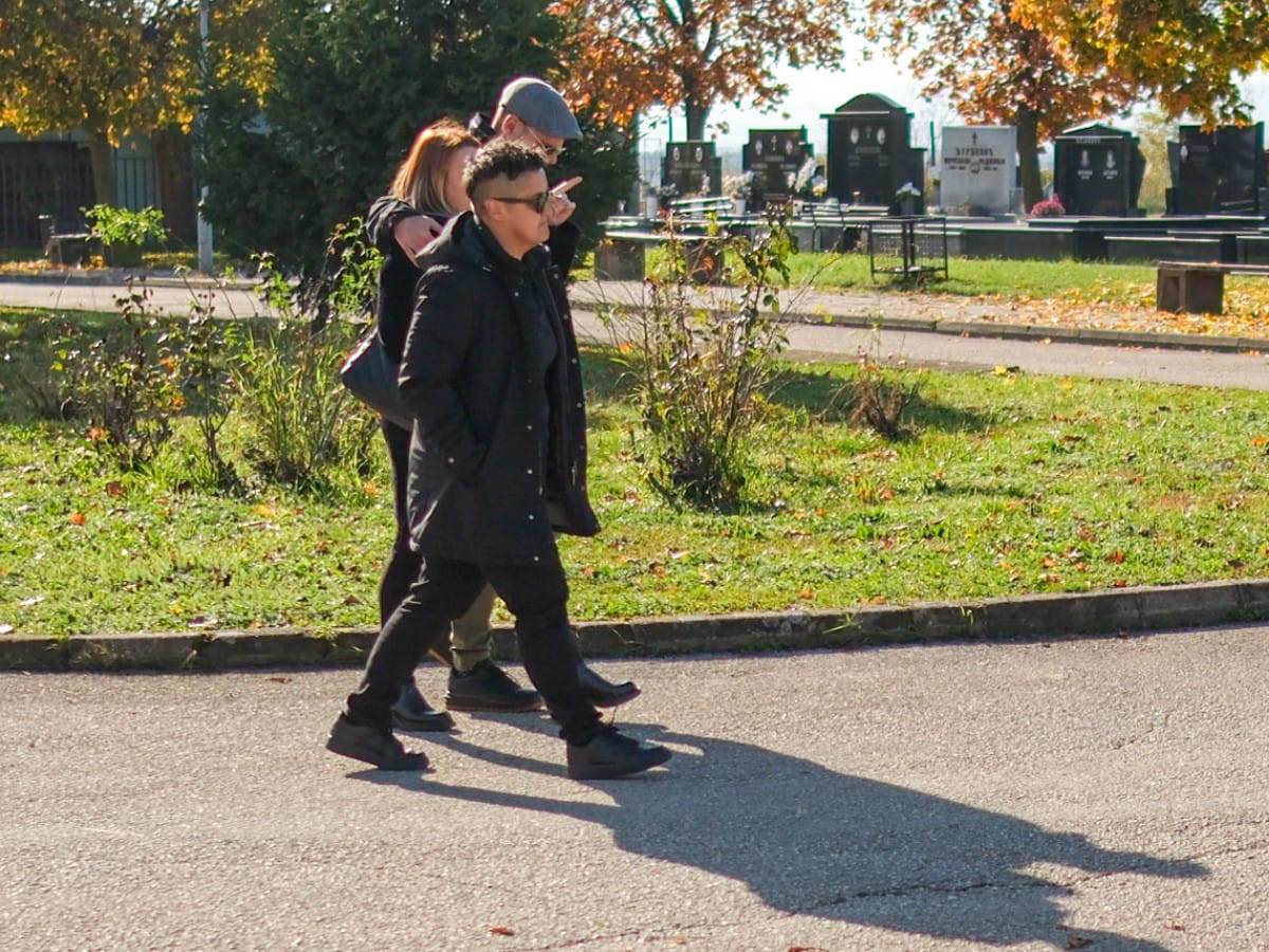 Marija Šerifović Verica i Danijel stižu na sahranu (7) copy.jpg