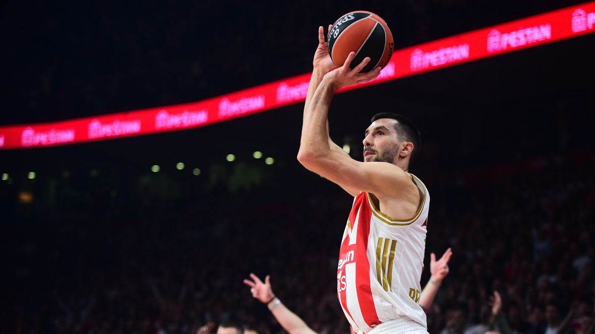 Ognjen Dobrić šutira trojku protiv Monaka