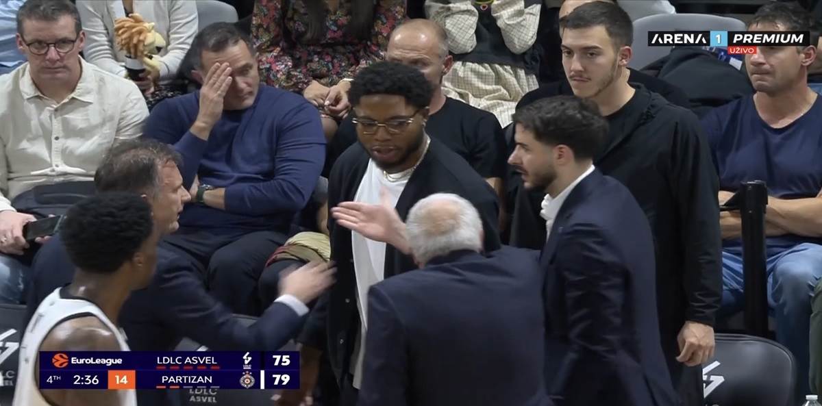 Željko Obradović odbio da se pozravi sa Tajrikom Džounsom na meču Asvela i Partizana