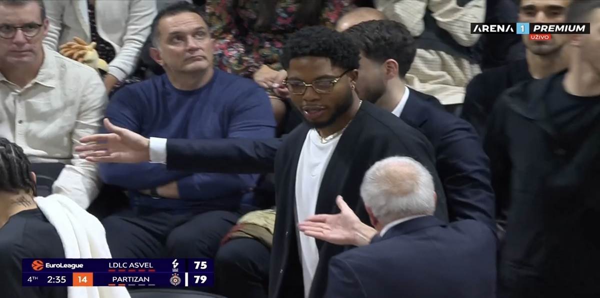 Željko Obradović odbio da se pozravi sa Tajrikom Džounsom na meču Asvela i Partizana