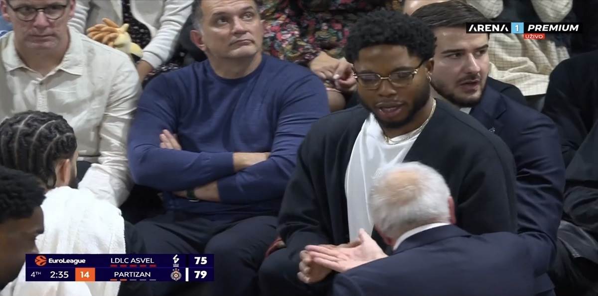 Željko Obradović odbio da se pozravi sa Tajrikom Džounsom na meču Asvela i Partizana