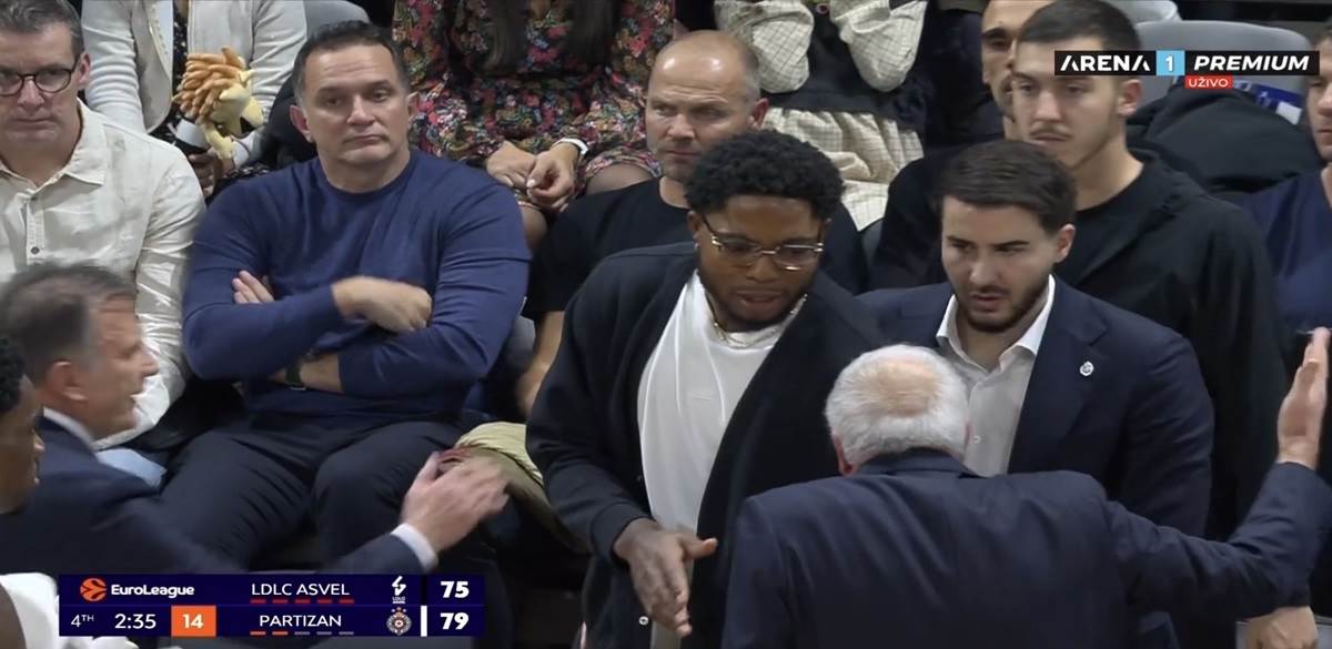 Željko Obradović odbio da se pozravi sa Tajrikom Džounsom na meču Asvela i Partizana