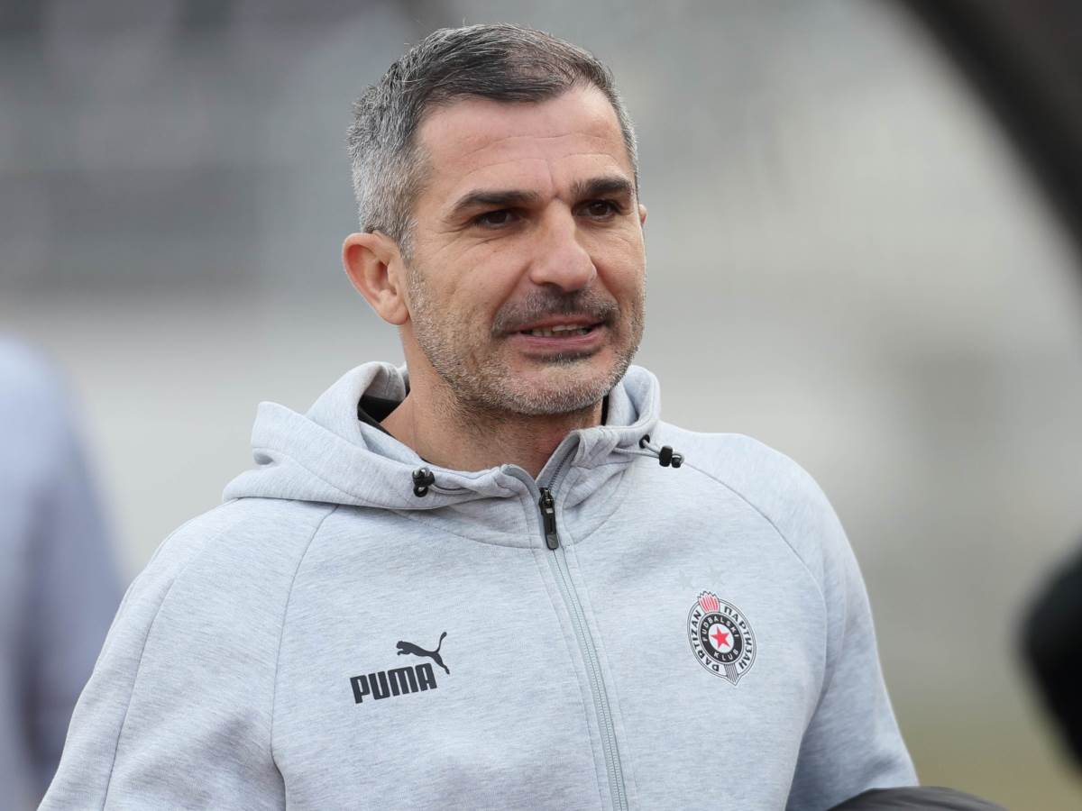 Trener FK Partizan Nenad Stojaković.