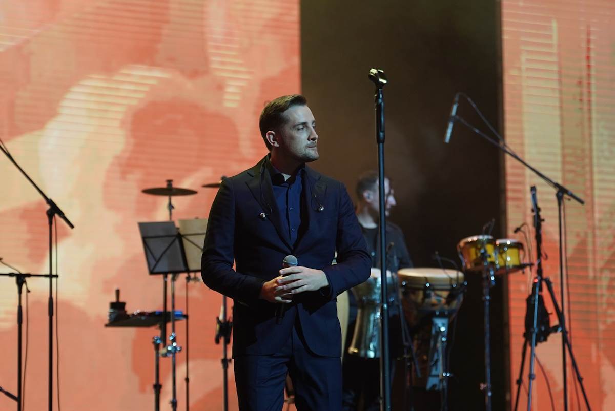 Bivša žena Ace Lukasa u prvom redu, Anđela ignorisala medije: Evo ko je sve od poznatih bio na koncertu Mirze Selimovića