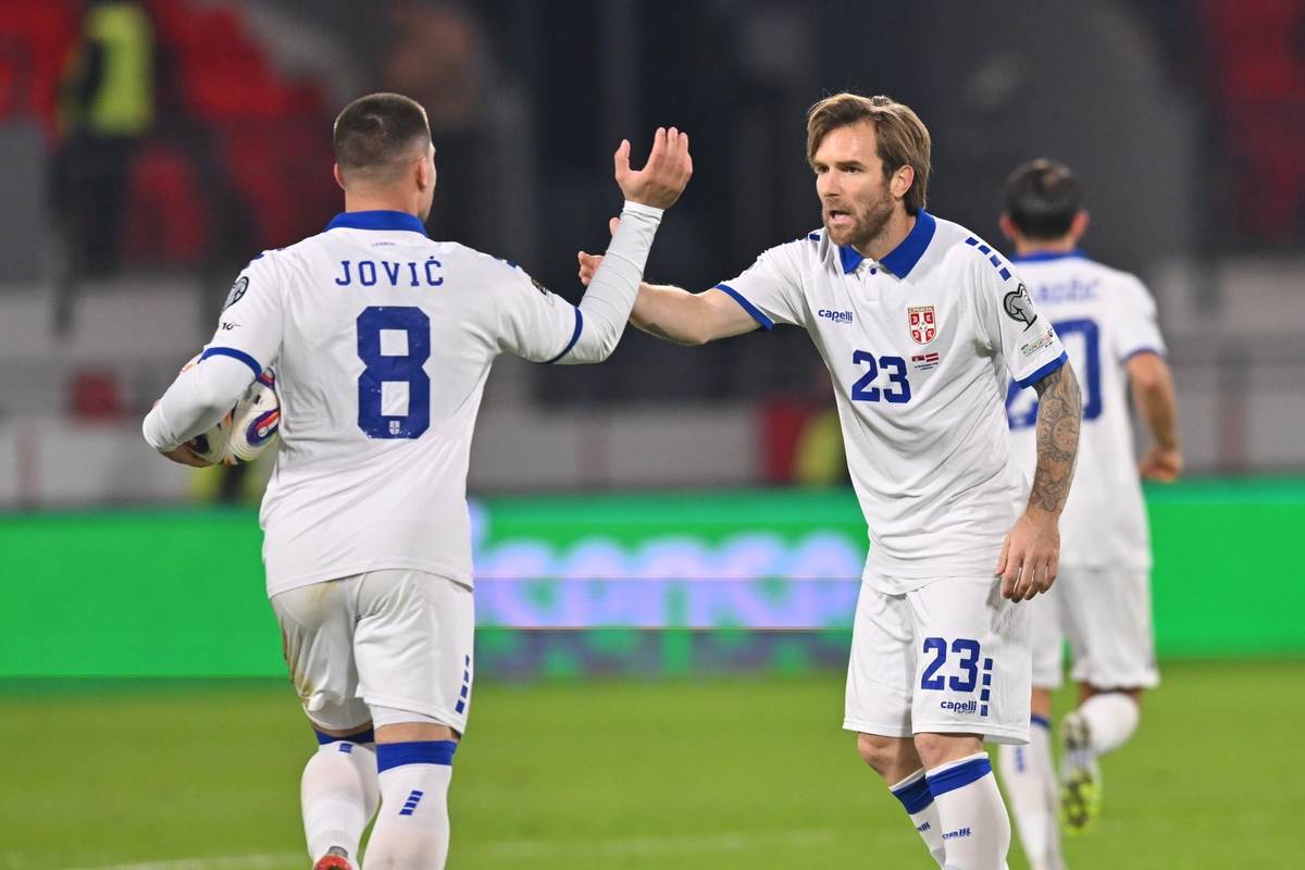 Aleksandar Katai i Luka Jović  pozdrav na Srbija Letonija