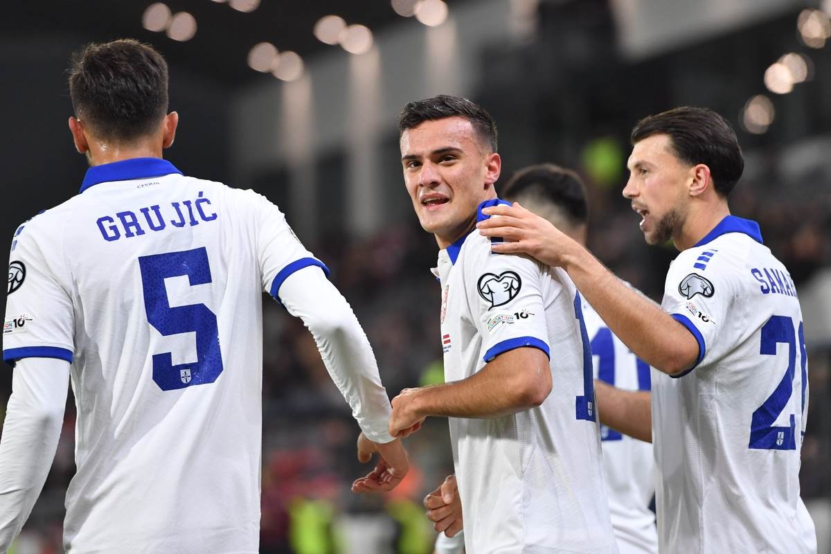 Aleksandar Stanković slavi gol na Srbija Letonija