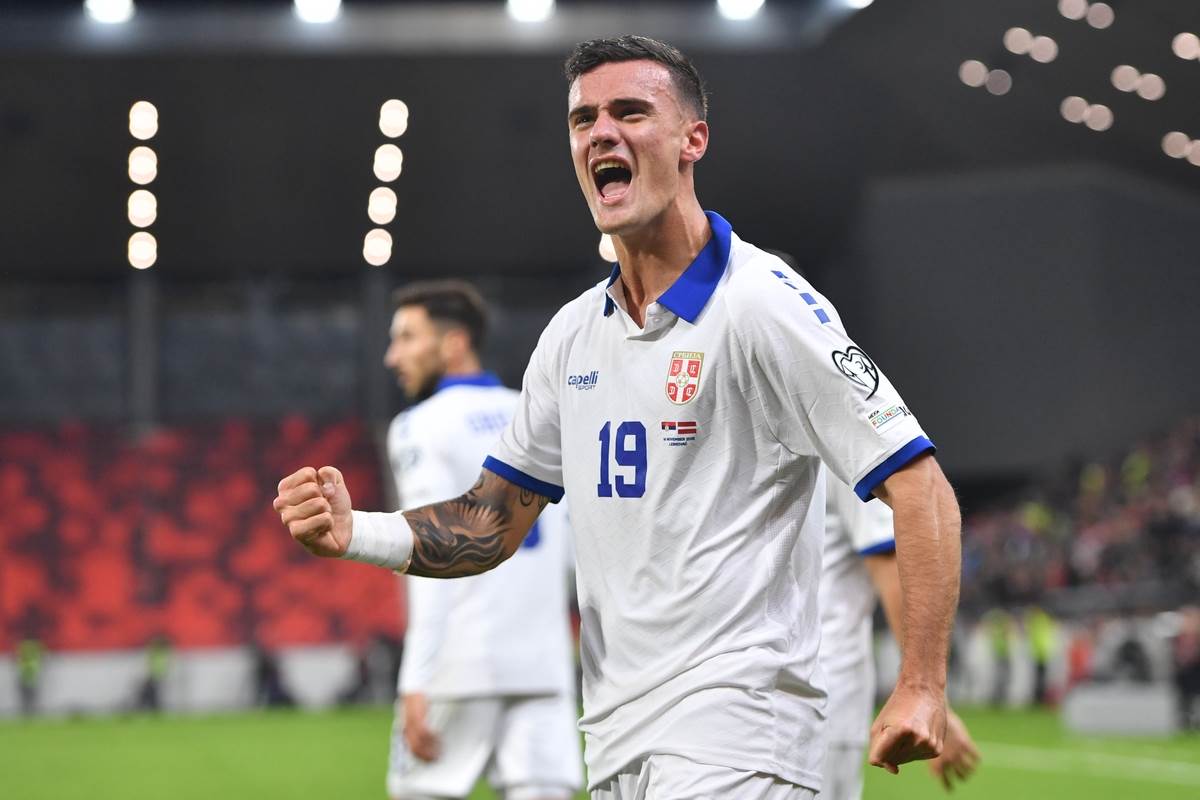 Aleksandar Stanković slavi gol na Srbija Letonija