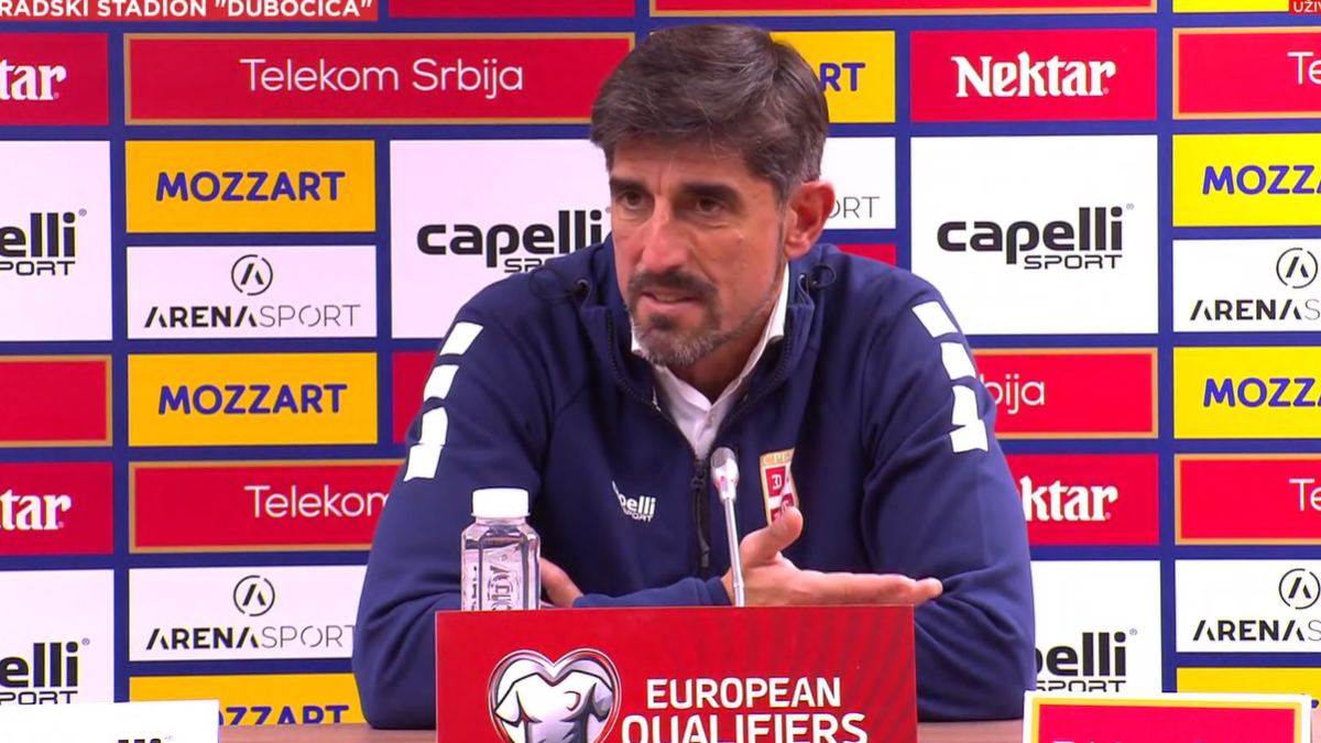 Veljko Paunović na konferenciji za novinare posle Srbija Letonija