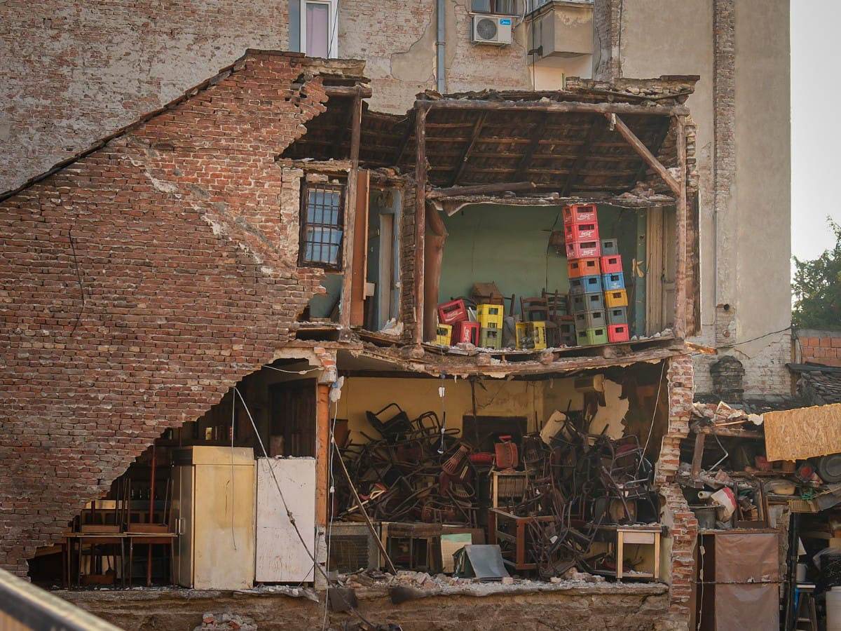 Vracar urusavanje zgrade pored gradilista (8).jpg