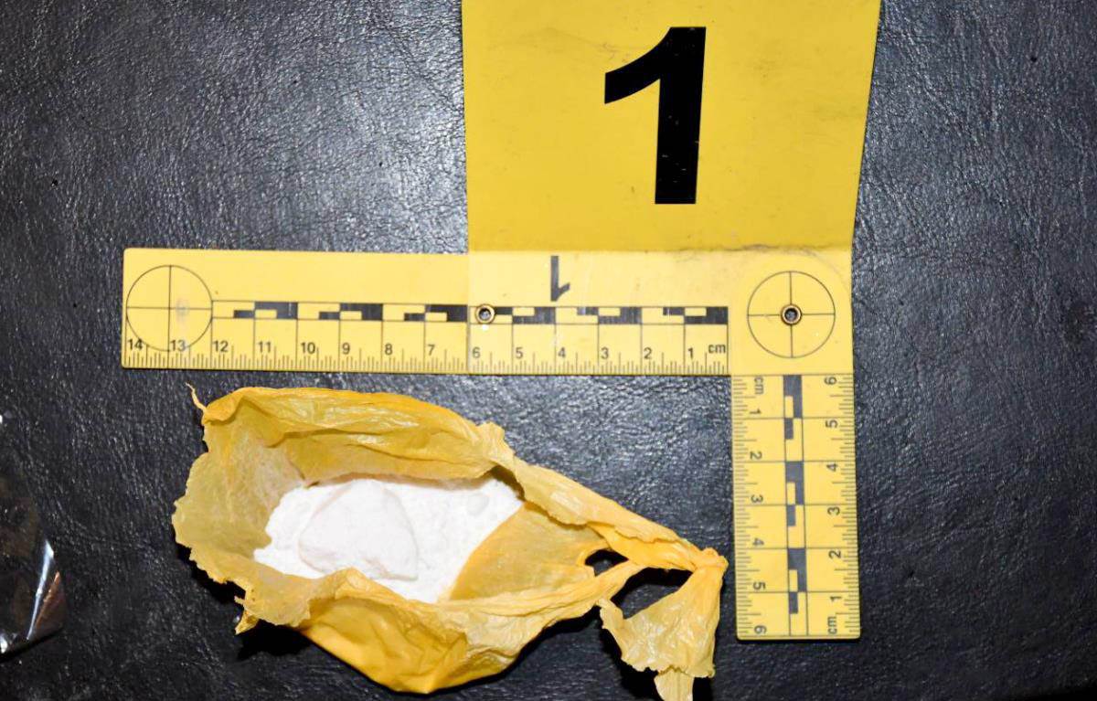 POGLEDAJTE ŠTA JE POLICIJA ZATEKLA PRILIKOM PRETRESA STANA VOĐE NAVIJAČA PARTIZANA (2) copy.jpg