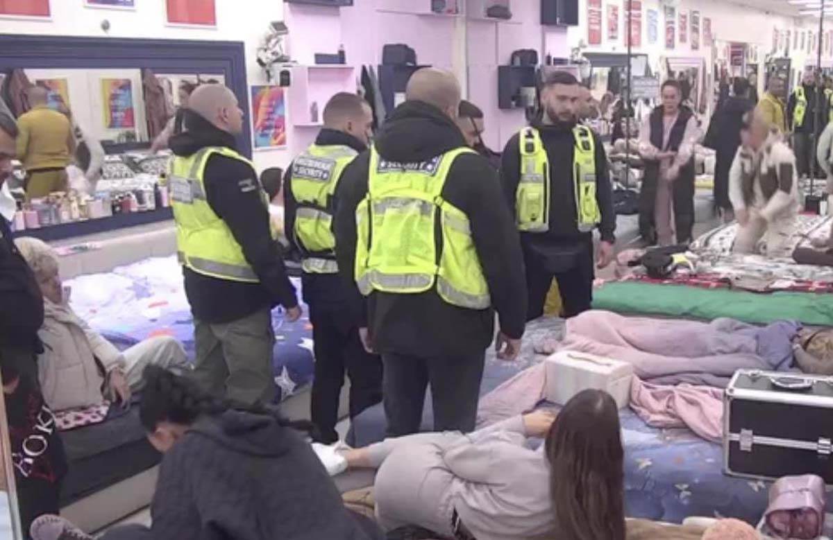 Filip u suzama nakon jezive tuče sa Bebicom: Obezbeđenje napravilo barijeru, nastavlja se karambol