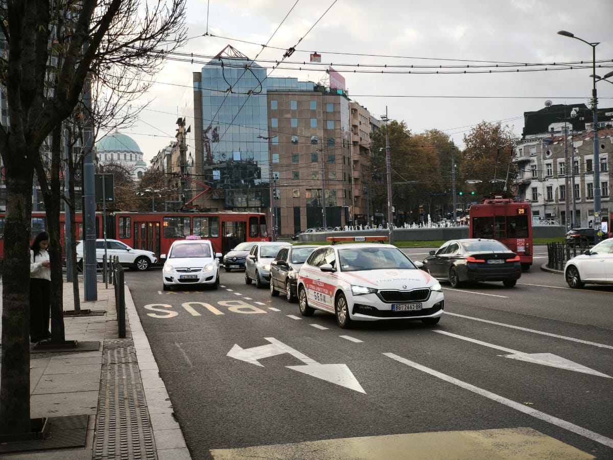 sudar tramvaja i putnickog vozila na slaviji (4).jpg