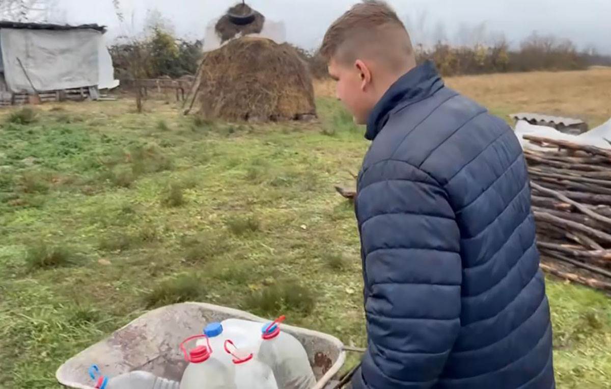 Dečak za kog majka ne želi da čuje (3).jpg