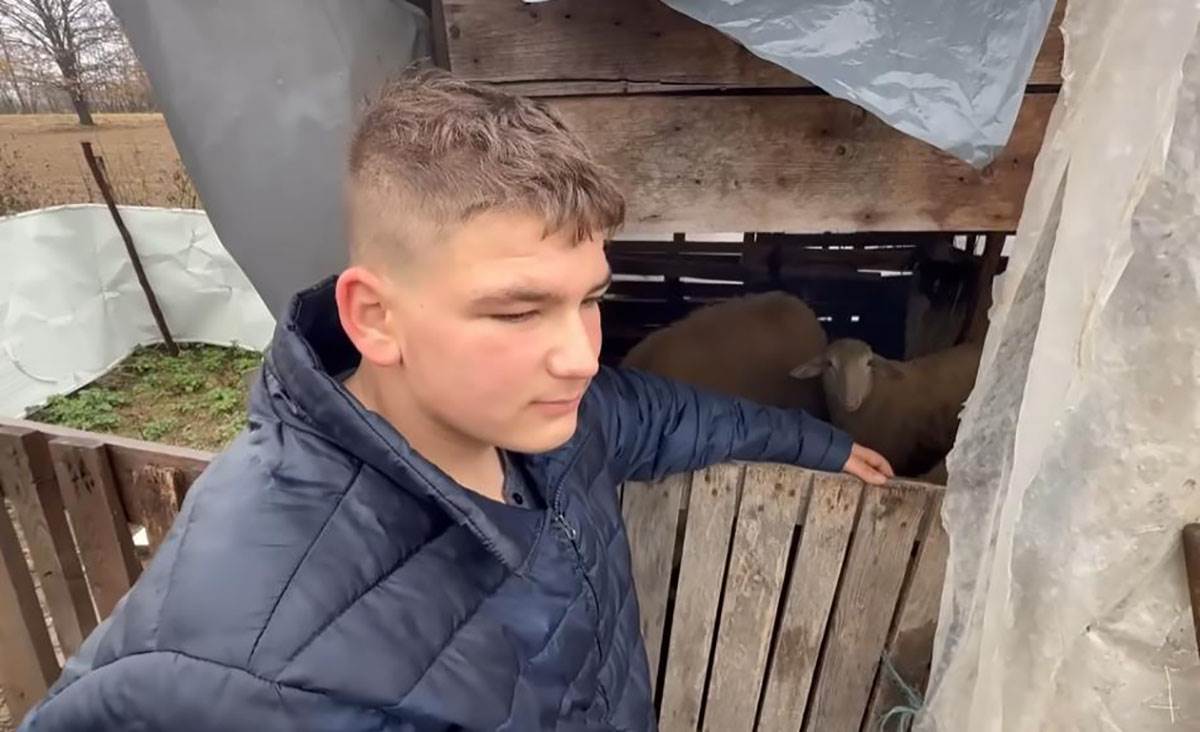 Dečak za kog majka ne želi da čuje (6).jpg