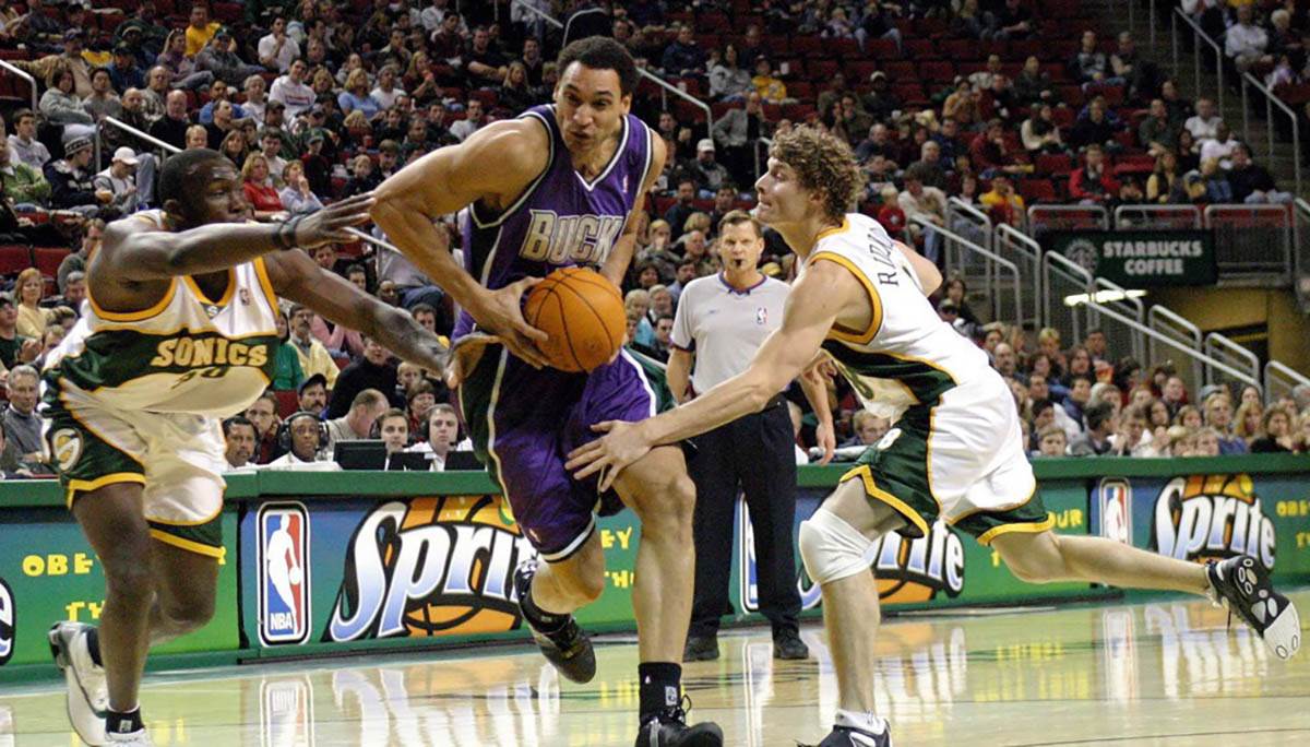 Dan Gadzuric (1).jpg