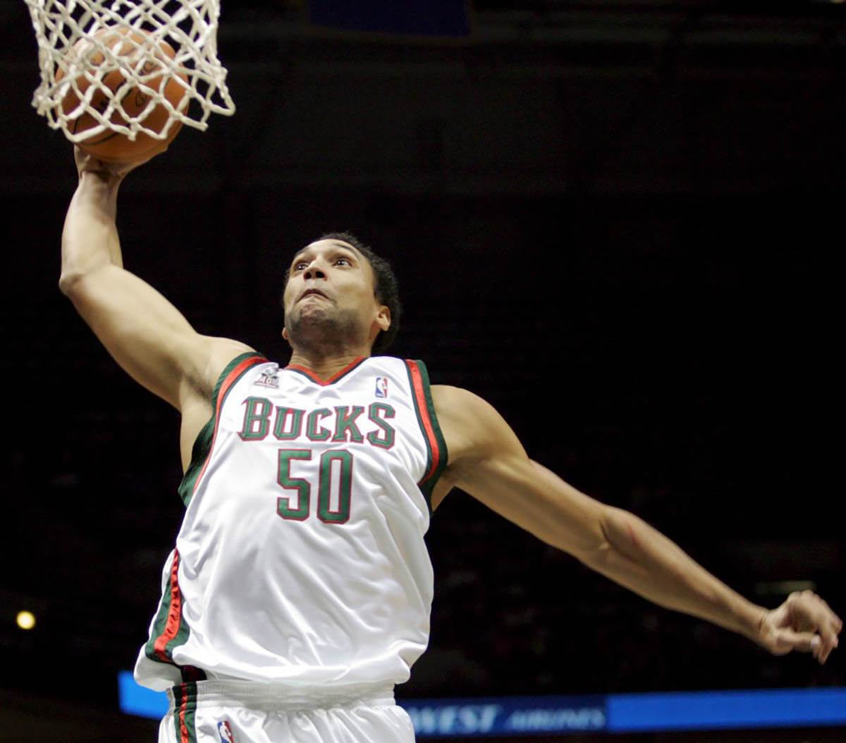 Dan Gadzuric (3).jpg