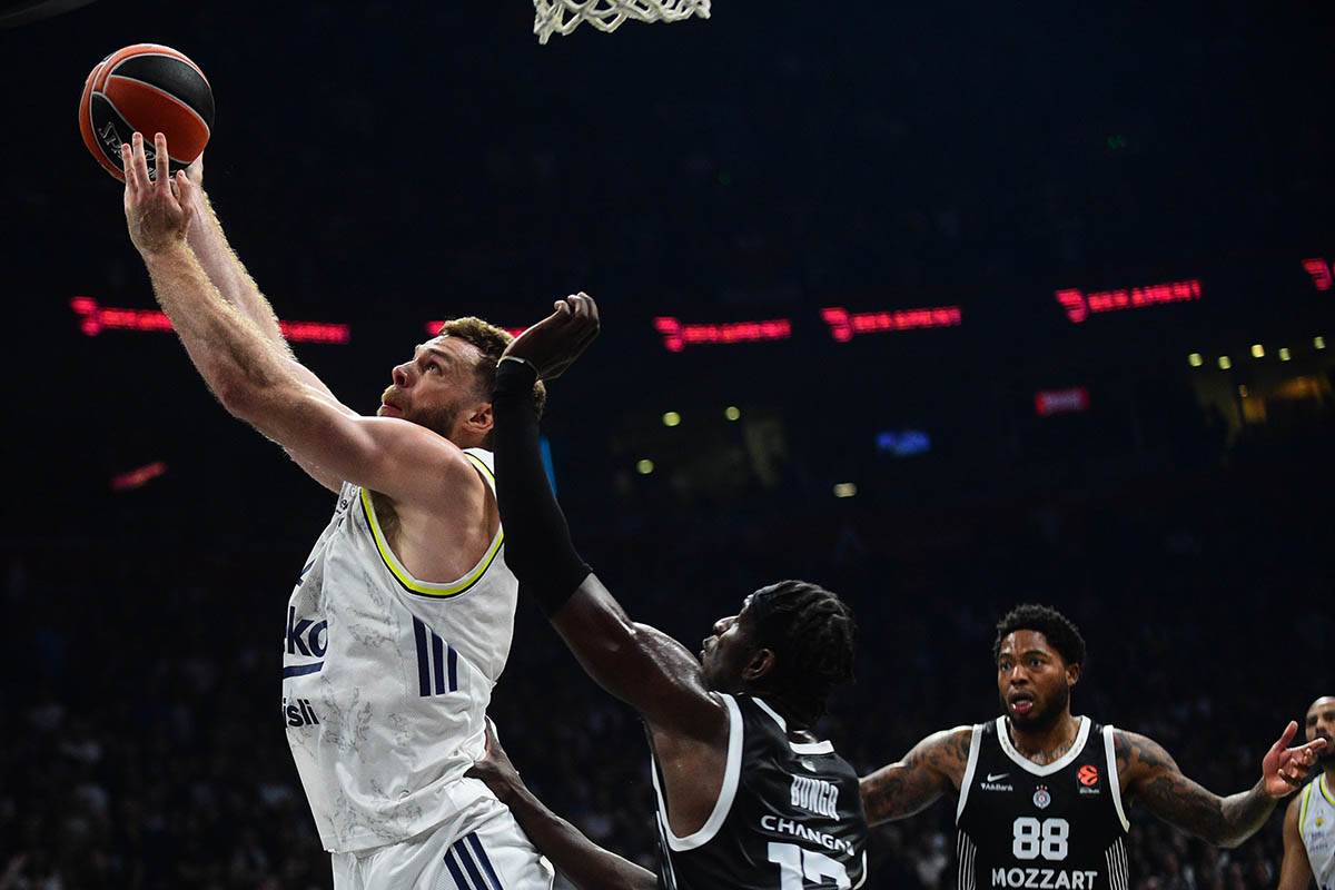 Partizan - Fenerbahče (5).jpg