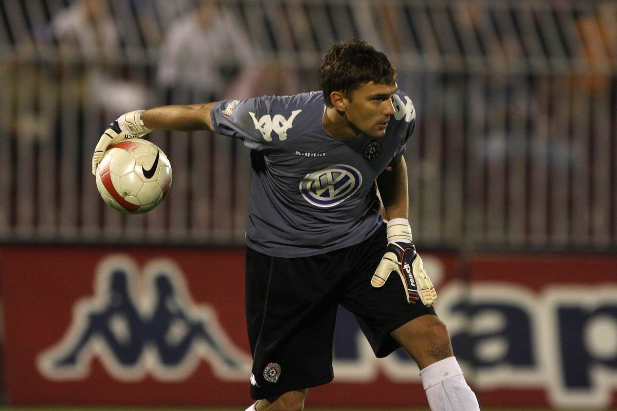 Darko Božović izvodi loptu u Partizan