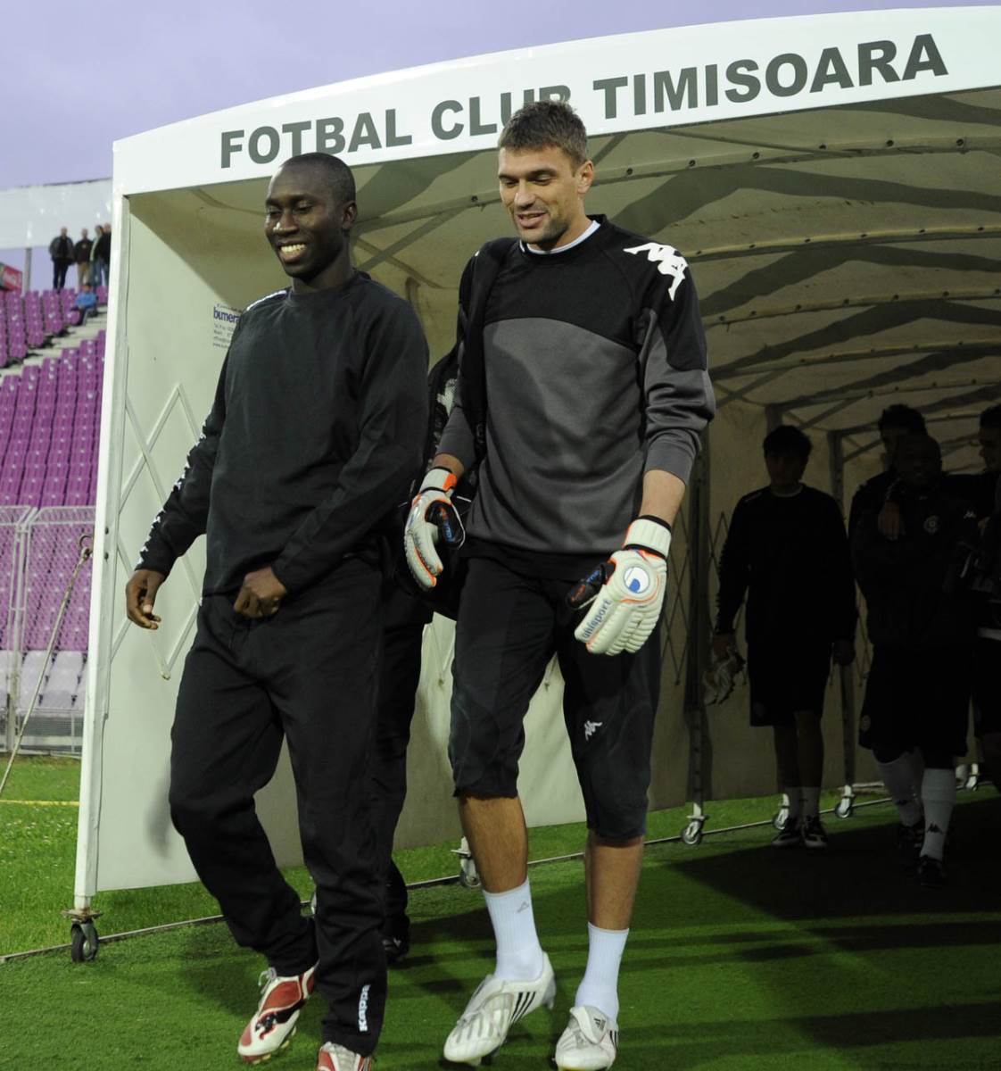 Darko Božović i Lamin Dijara izlaze na zagrevanje u Temišvaru