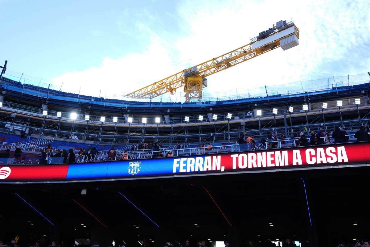 Kamp Nou renoviran 1.jpg