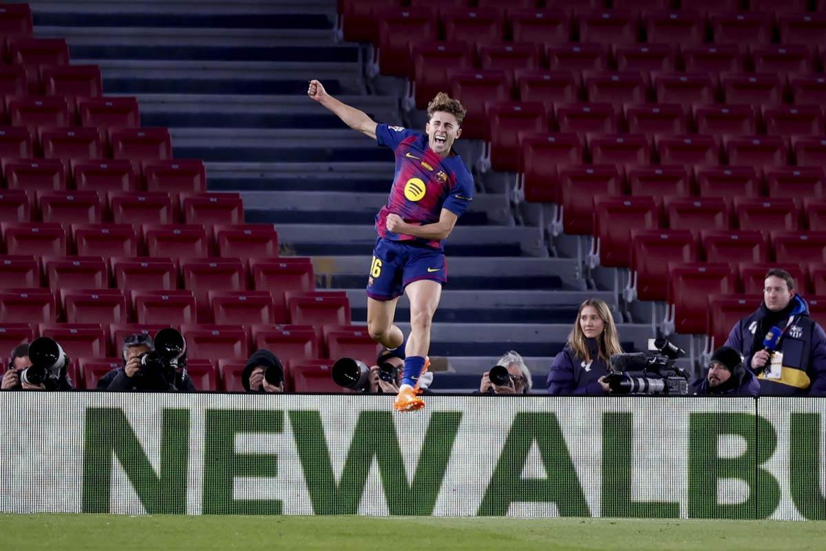 Kamp Nou renoviran 3.jpg