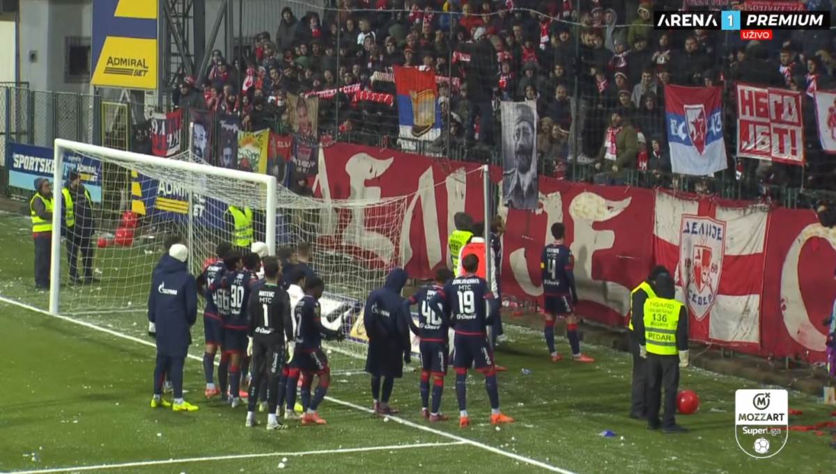 Delije postrojile fudbalere Zvezde posle poraza