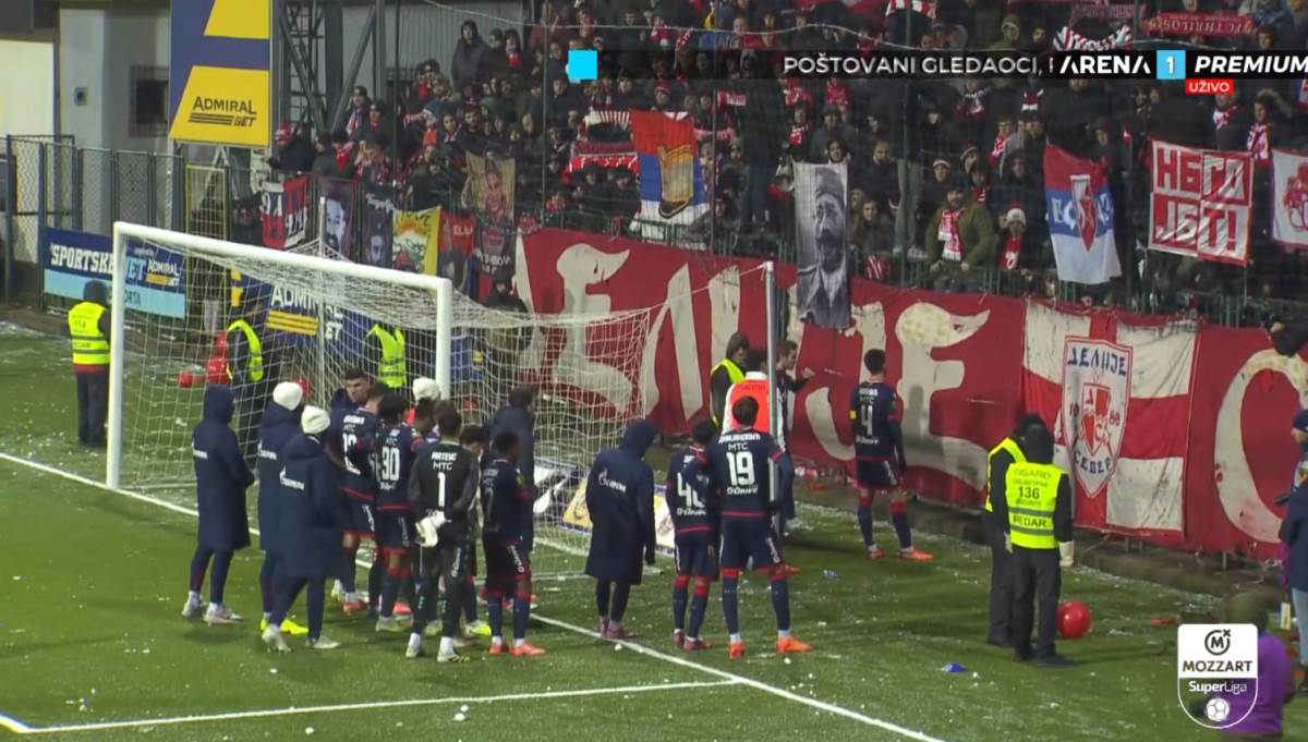 Delije postrojile fudbalere Zvezde posle poraza