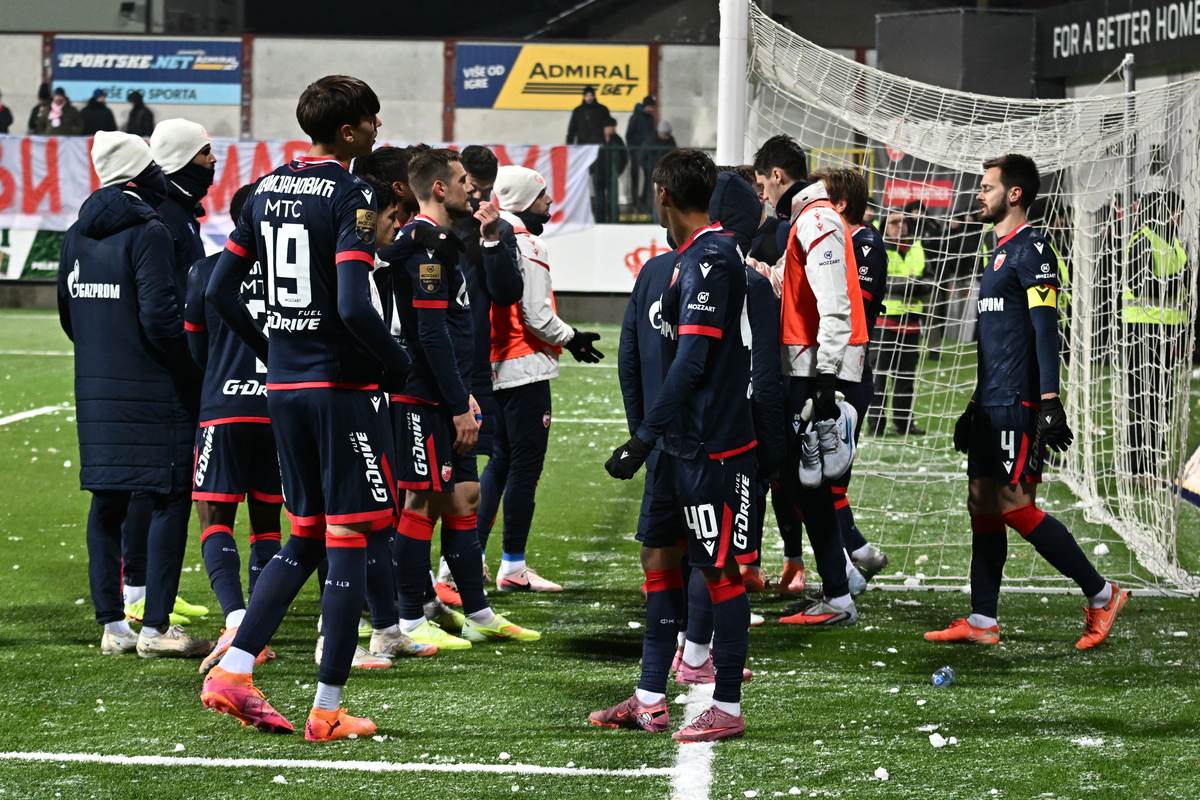 Fudbaleri Zvezde postojeni pred Delijama