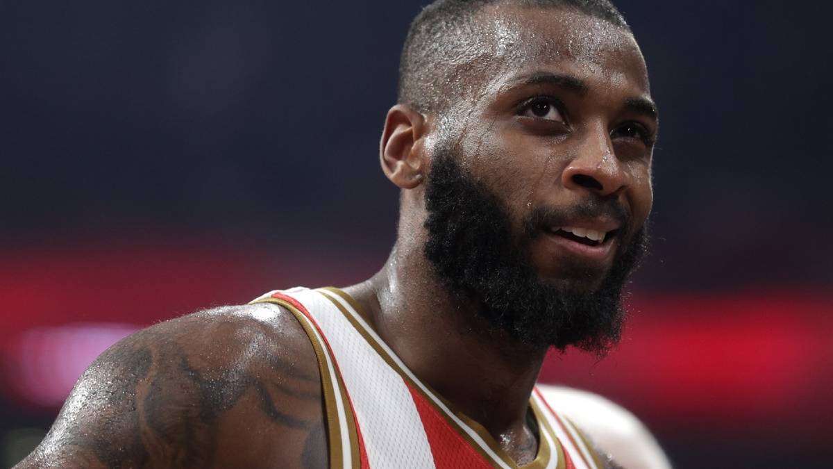 Kodi Miler Mekintajer se smeje na utakmici Zvezde