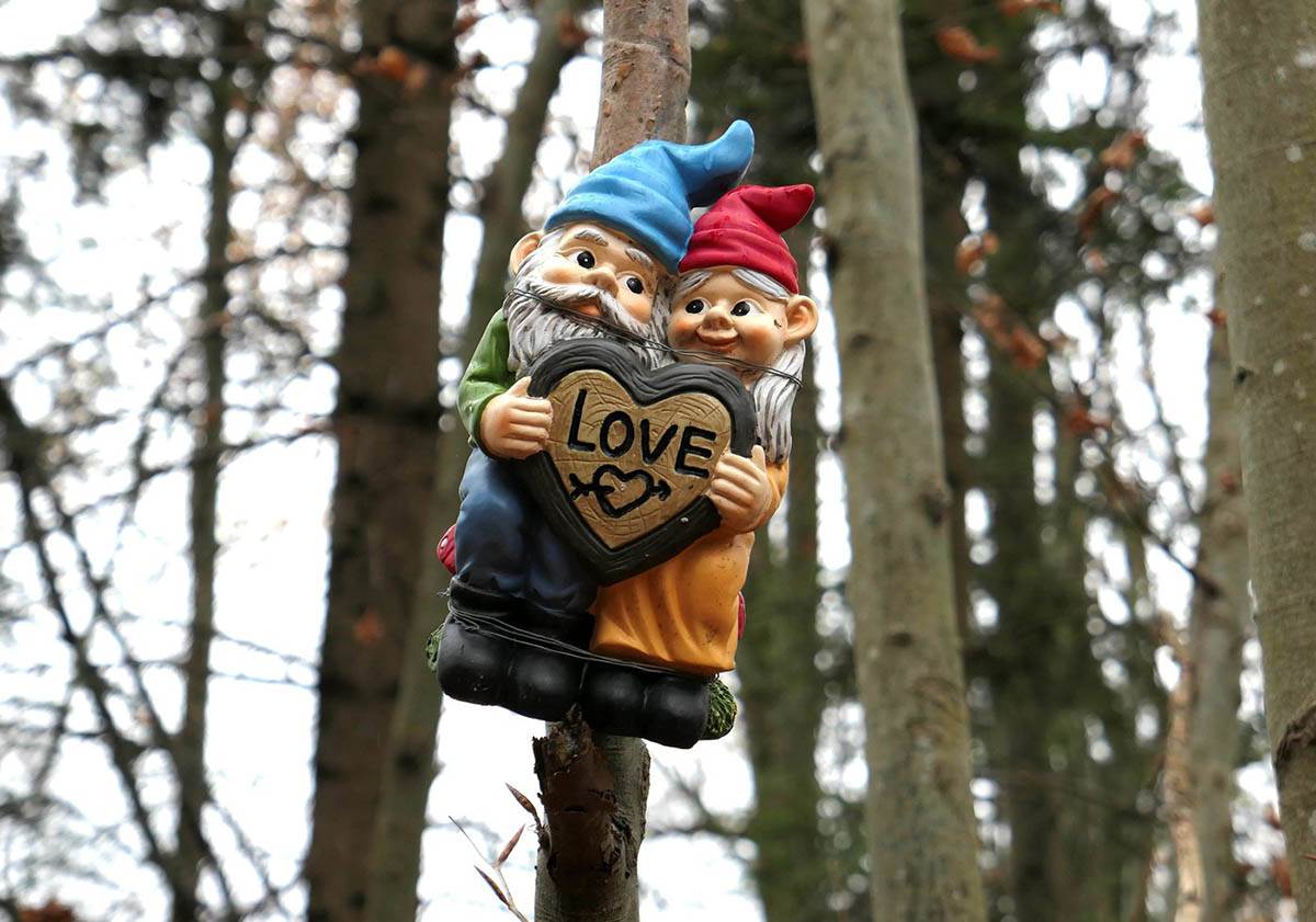 Sud u Italiji oduzeo decu roditeljima jer žive u šumi