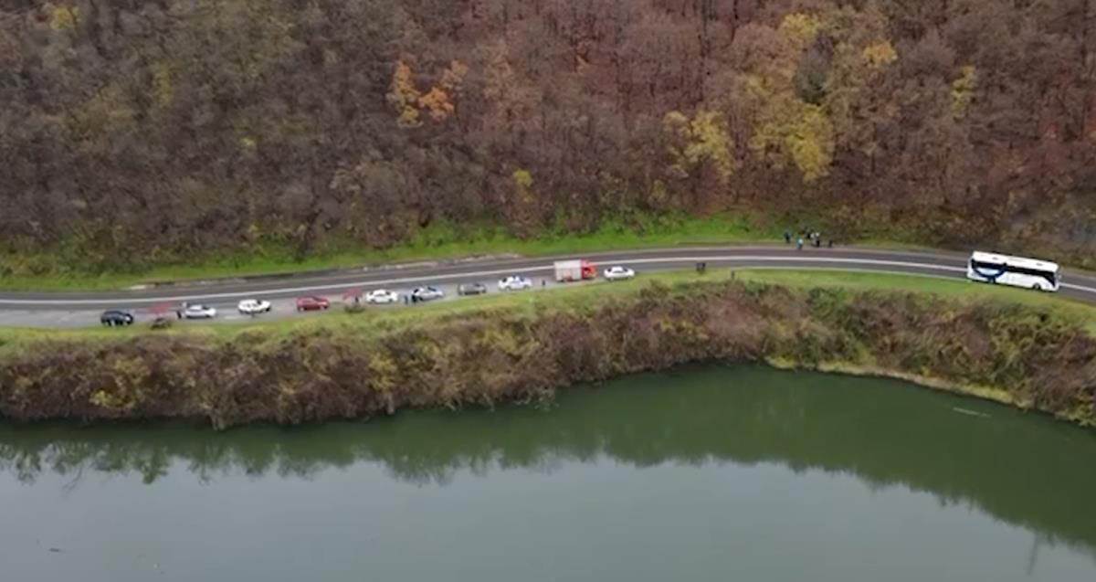 Prevrnut auto kod Čačka