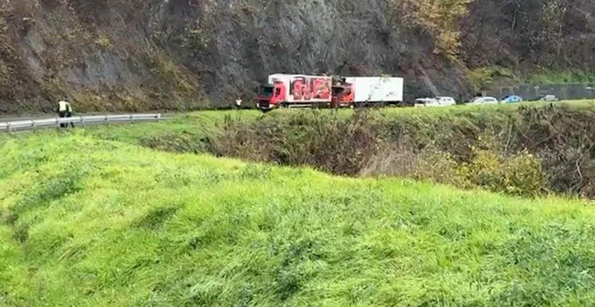 Prevrnut auto kod Čačka