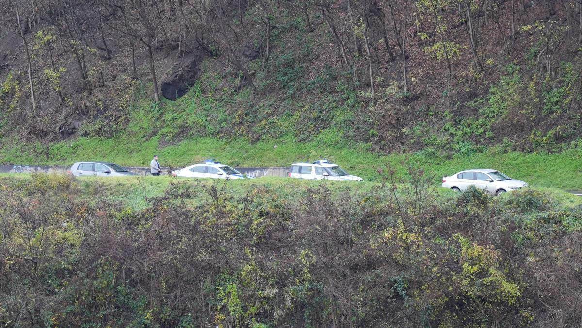 Prevrnut auto kod Čačka