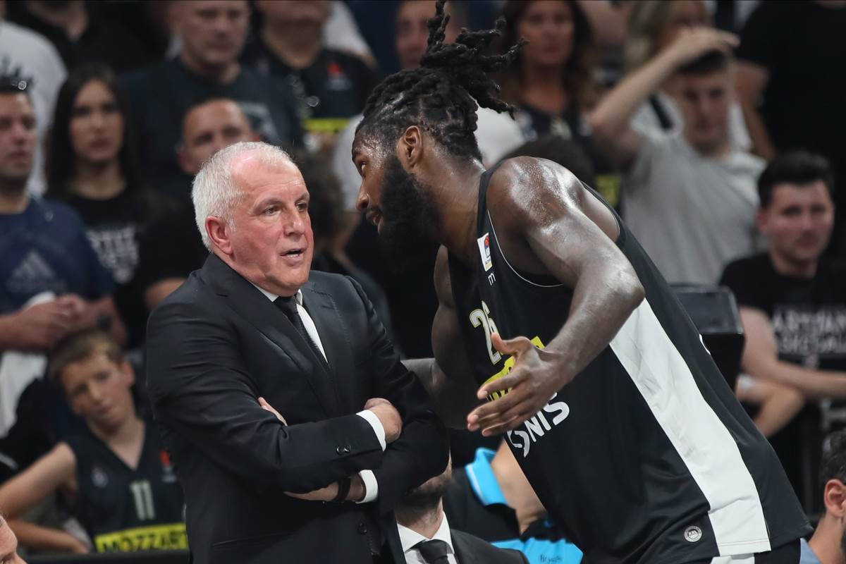 Matijas Lesor i Željko Obradović u Areni na meču Partizana