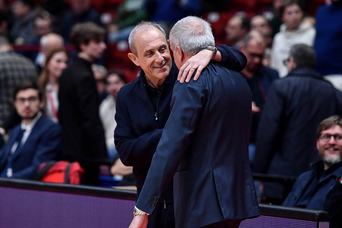 Etore Mesina i Željko Obradović zagrljaj na utakmici