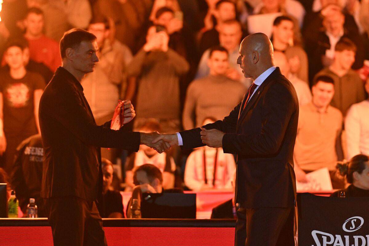 Crvena zvezda Olimpijakos (1).jpg